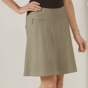 Soft Surroundings Go Lively Skort size Large Olive green
 Zipper pockets